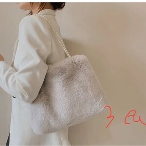 Elegant White Faux Fur Shoulder Bag
